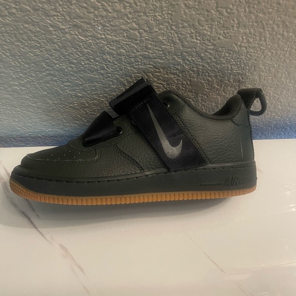 Kids Green Sneakers with Black Straps - Picture 4 of 4